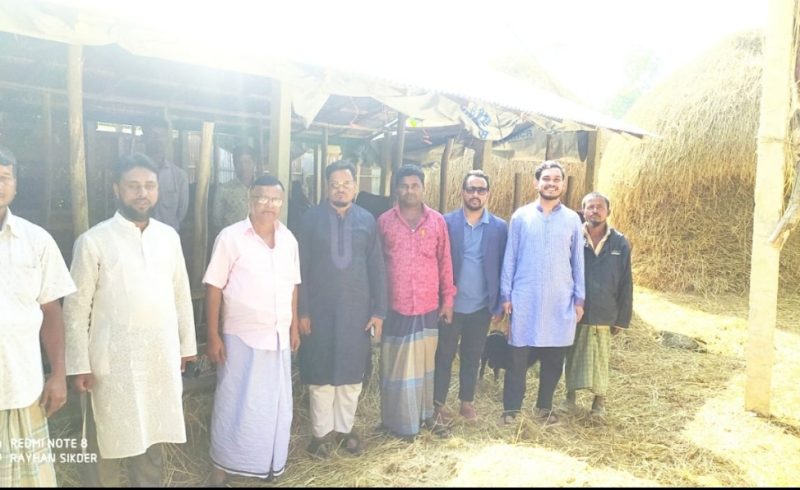 লোহাগাড়ায় মেম্বারের খামার বাড়ি থেকে গরু চুরি