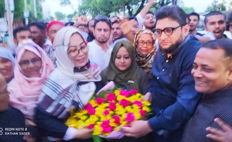 কেন্দ্রীয় কমিটিতে স্থান পাওয়া লোহাগাড়ার দু মেয়ে কে বরণ করে নিলো লোহাগাড়াবাসী