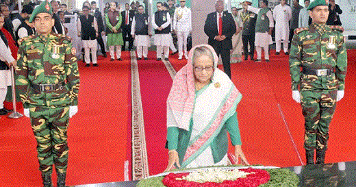 স্বাধীনতা দিবসে বঙ্গবন্ধুর প্রতিকৃতিতে প্রধানমন্ত্রীর শ্রদ্ধা
