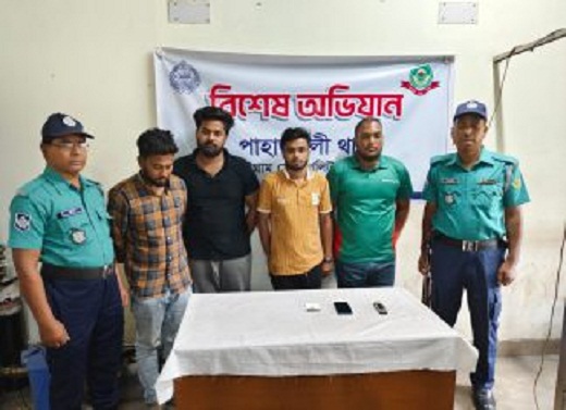 ডি‌বি প‌রিচয়ে ব্যবসায়ীকে অপহরণ, গ্রেপ্তার ৪