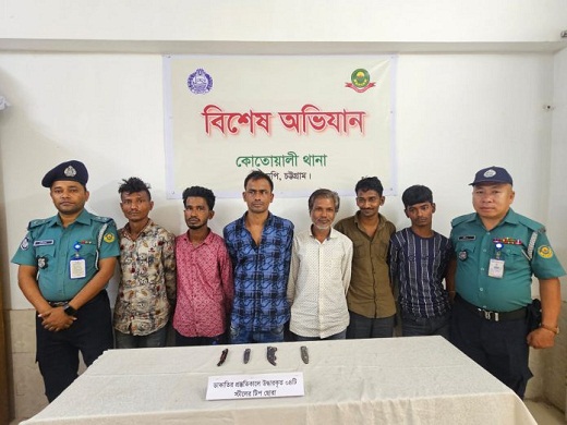 নগরের পলোগ্রাউন্ড থেকে ডাকাত দলের ৬ সদস্য গ্রেপ্তার