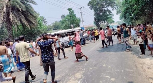 ঈদগাঁওতে বাস-মাইক্রো সংঘর্ষে নিহত ৩