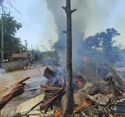 দীঘিনালায় শর্টসার্কিটের আগুনে পুড়ে গেছে ২১ দোকান
