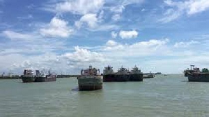 কর্ণফুলীতে জাহাজ চলাচল সাময়িক বন্ধ