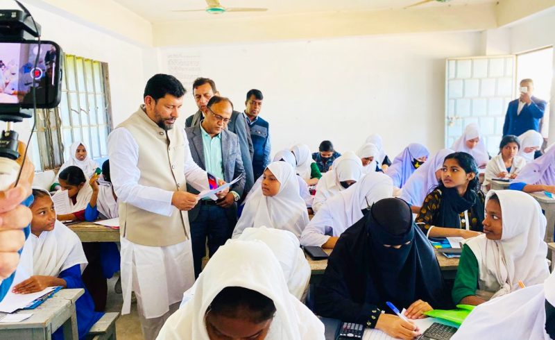 লোহাগাড়ায় শহীদ ওয়াসিম-ইশমাম গোল্ড মেডেল বৃত্তি পরীক্ষা সম্পন্ন