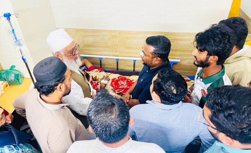 লোহাগাড়ায় সাংবাদিক ও শিক্ষার্থীকে হাসপাতালে দেখতে গেলেন সাবেক এমপি শাহজাহান চৌধুরী