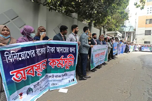 পাওনা টাকা আদায়ে এস আলমের বাসভবনের সামনে ব্যাংক কর্মকর্তাদের অবস্থান