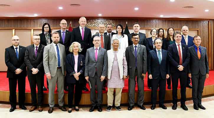 দিল্লি থেকে ভিসা সেন্টার ঢাকায় আনার অনুরোধ প্রধান উপদেষ্টার