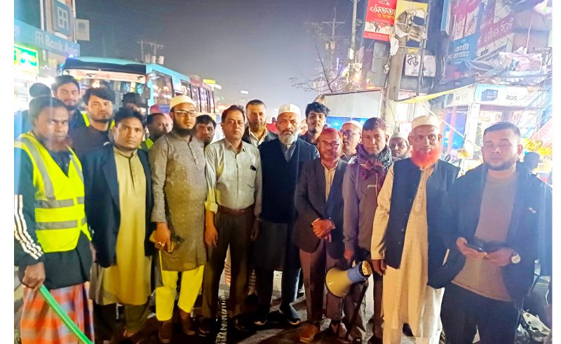 বটতলী স্টেশনে যানজট নিরসনে কঠোর অবস্থানে লোহাগাড়া বটতলী শহর পরিচালনা কমিটি