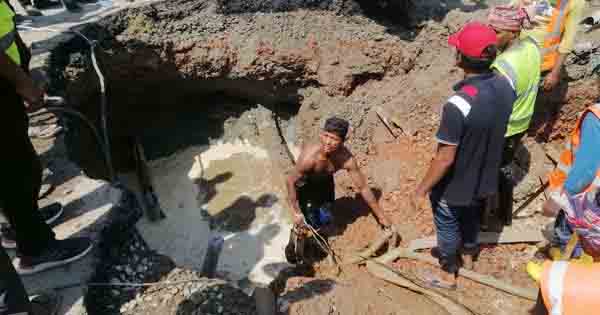 চট্টগ্রামের সাগরিকায় কাটা পড়লো ওয়াসার প্রধান সঞ্চালন লাইন