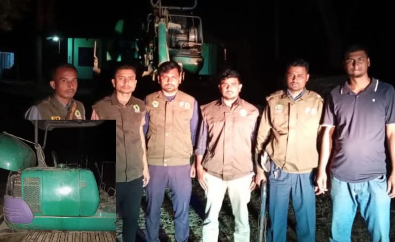 সরকারি জায়গায় অবৈধভাবে মাটি কাটার দায়ে পদুয়া বনবিভাগের অভিযান,স্কেভেটর জব্দ