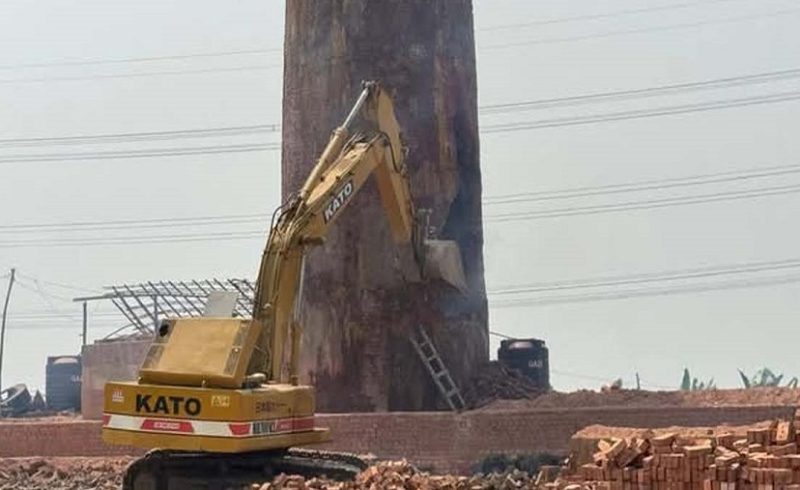 বাঁশখালীতে তিন ইটভাটা গুড়িয়ে দিল প্রশাসন