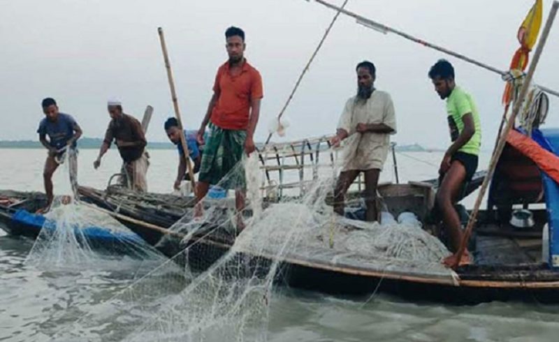 সমুদ্রে মাছ ধরায় ৫৮ দিনের নিষেধাজ্ঞা