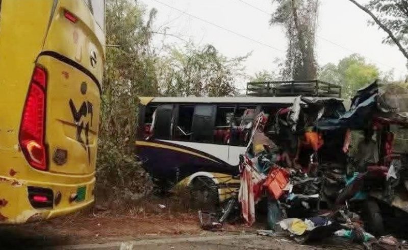 লোহাগাড়ায় দুই বাসের মুখোমুখি সংঘর্ষে নিহত ৫