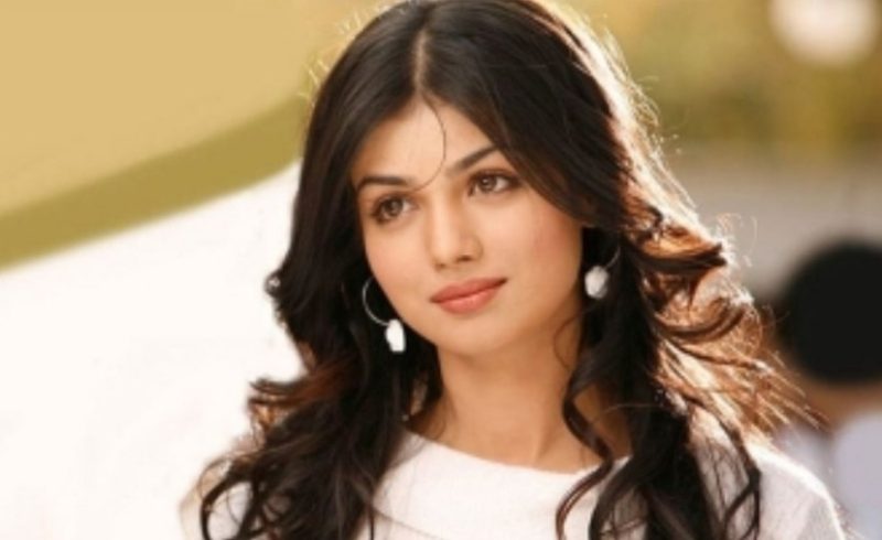 ইসলাম গ্রহণ করে সুখেই আছেন অভিনেত্রী আয়েশা