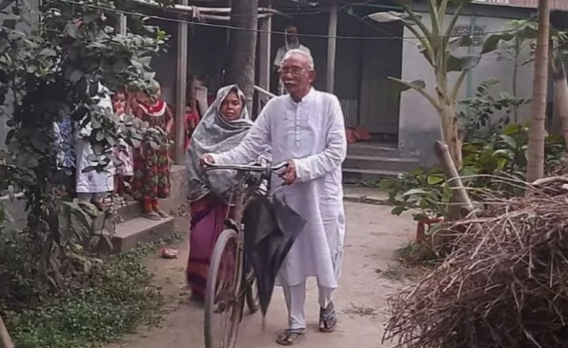 ৭৫ বছর বয়সেও আইনজীবী হওয়ার সুপ্ত ইচ্ছা আবদুল হাইয়ের