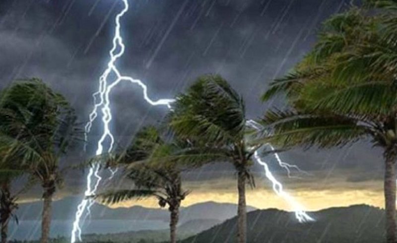 কুমিল্লা, বজ্রপাত, স্কুল, ছাত্র