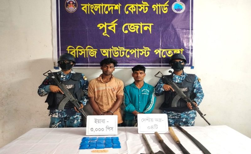 পতেঙ্গায় কোস্টগার্ডের অভিযানে অস্ত্র-ইয়াবাসহ আটক ২, বোট জব্দ