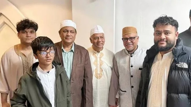 প্রকাশ্যে হাছান মাহমুদ, আছেন লন্ডনে