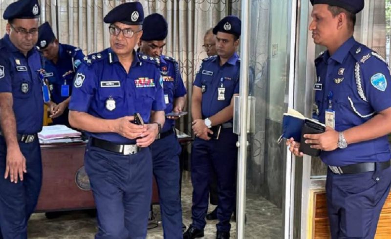 আনোয়ারা থানা পরিদর্শনে চট্টগ্রাম রেঞ্জ ডিআইজি