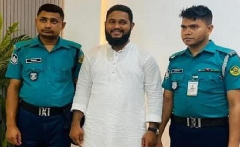 নারীকে লাথি মেরে বহিষ্কৃত জামায়াত কর্মী আকাশ অবশেষে ধরা