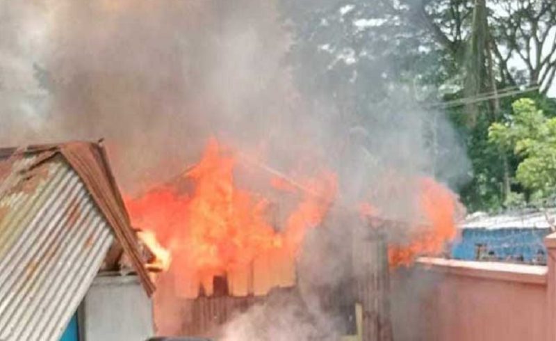 কাপ্তাইয়ে পরিত্যক্ত ৭টি ব্যবসা প্রতিষ্ঠানে আগুনে পুড়ে ছাই