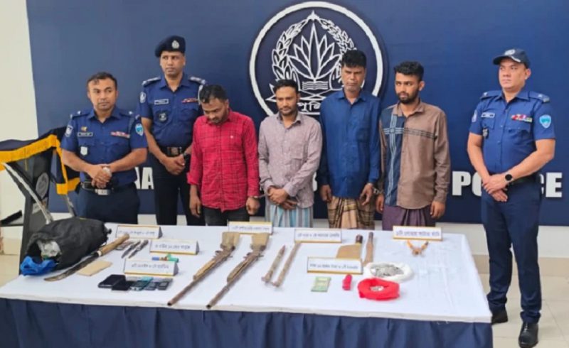 লোহাগাড়ায় আন্তঃজেলা ডাকাত দলের ৪ সদস্য গ্রেপ্তার