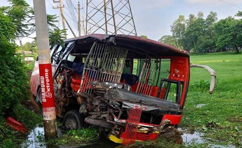 পটিয়ায় বাস-ট্রাক সংঘর্ষে চালক নিহত, আহত ৪