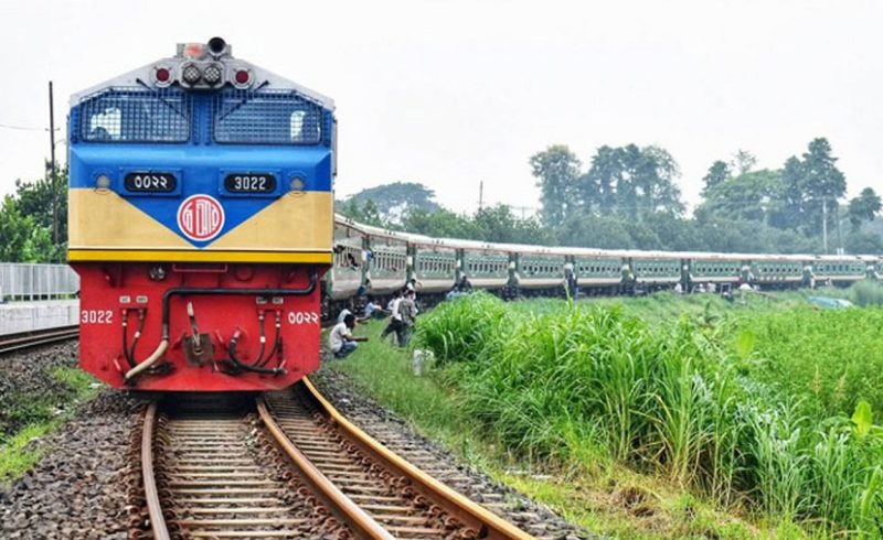 সীতাকুণ্ডে ট্রেনে কাটা পড়ে অচেনা যুবকের মৃত্যু