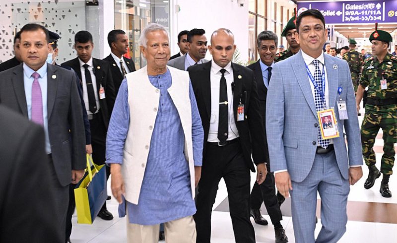 দেশে ফিরলেন প্রধান উপদেষ্টা