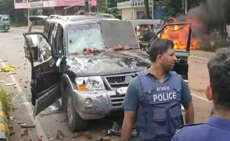 রাউজানে বিএনপির দুই গ্রুপে সংঘর্ষ-গোলাগুলি ও গাড়িতে আগুন