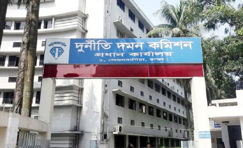 স্বাস্থ্যের সাবেক পরিচালকসহ দুজনের বিরুদ্ধে দুদকের মামলা