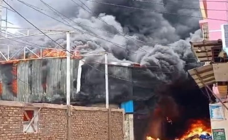 হাটহাজারীতে জুতা তৈরির কারখানার গুদামে আগুন