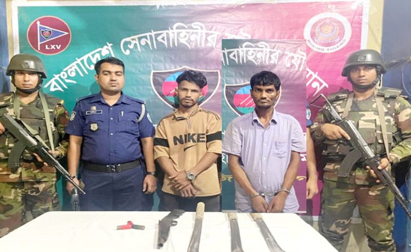 লোহাগাড়ায় পৃথক অভিযানে অস্ত্র ও ইয়াবাসহ আটক ২