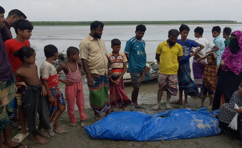 বাল্কহেডের ধাক্কায় নোঙর করা ট্রলার ডুবি: নিহত ২