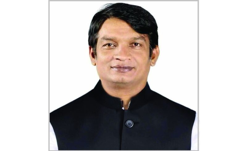 পটিয়ার সাবেক চেয়ারম্যান জসিমকে আটকে পুলিশে দিল ছাত্ররা