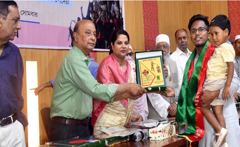 প্রেসক্লাবের উদ্যোগে জুলাই যোদ্ধা ও শহিদ পরিবারকে সম্মাননা