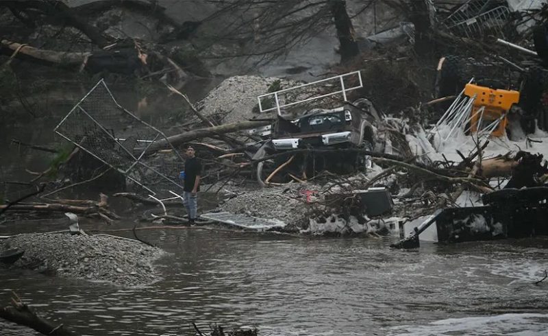 টেক্সাসে বন্যায় মৃতের সংখ্যা শতক পার