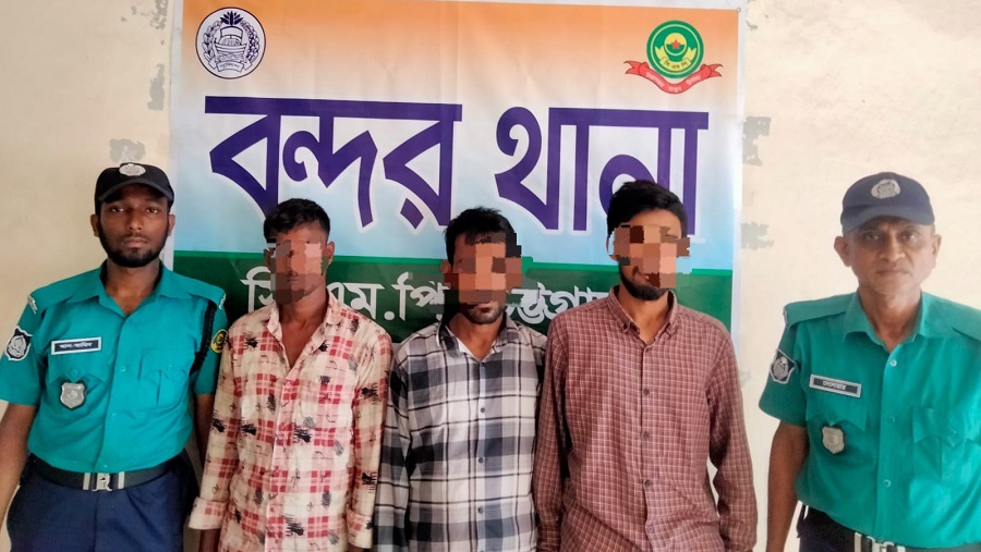 চট্টগ্রামে ডাকাতির প্রস্তুতিকালে অস্ত্রসহ ৩ যুবক গ্রেপ্তার