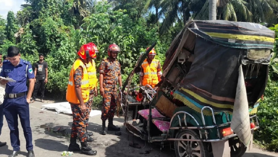 ট্রাক-ইজিবাইকের সংঘর্ষে তিন জনের মৃত্যু,আহত ২