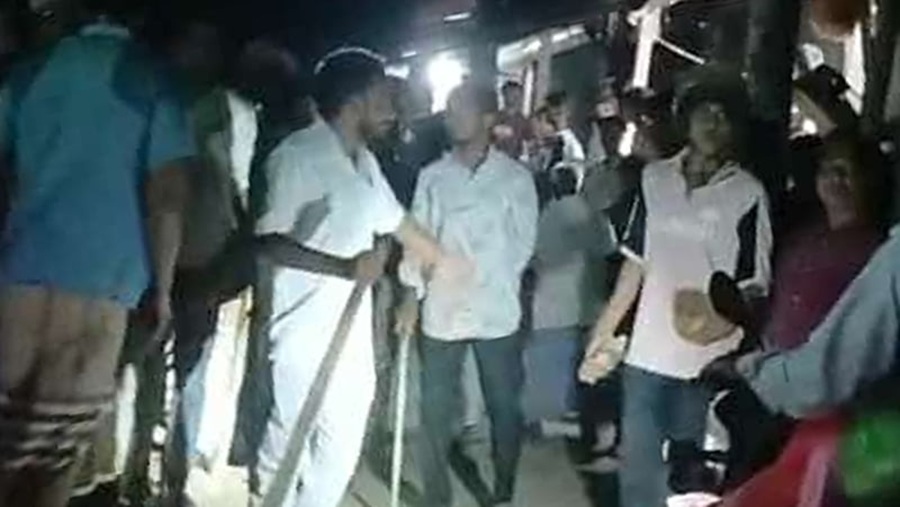 বাঁশখালীতে দুই রাজনৈতিক দলের দফায় দফায় সংঘর্ষ, আহত ৬