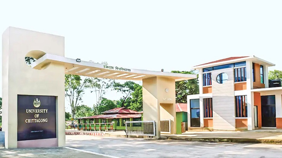 শিক্ষার্থীদের সঙ্গে স্থানীয় বাসিন্দাদের সংঘর্ষে চবিতে পরীক্ষা স্থগিত
