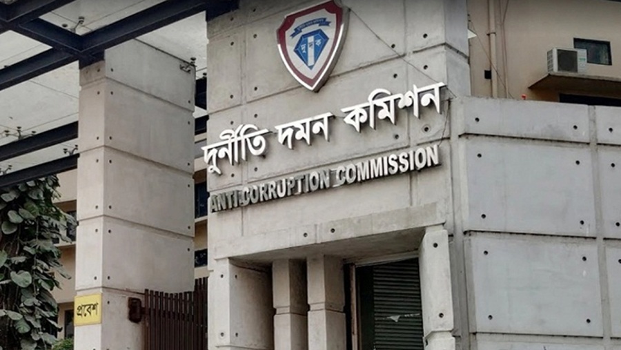 অবৈধ সম্পদ: স্ত্রীসহ কাস্টমস কর্মকর্তার বিরুদ্ধে মামলা