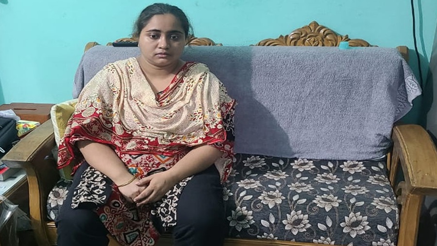 নিজ সন্তানকে বালিশ চাপা দিয়ে হত্যার অভিযোগে মা আটক