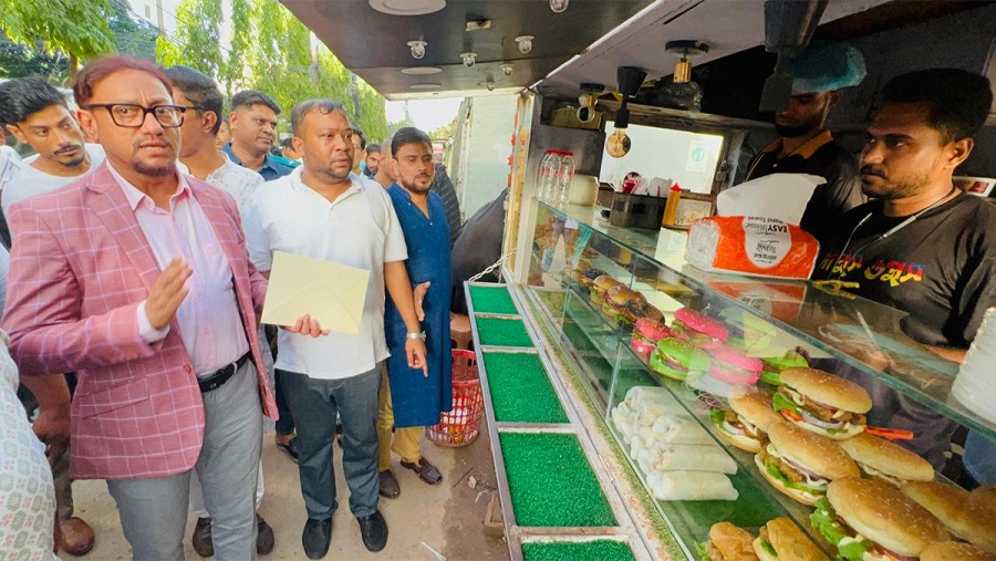 আগ্রাবাদে সন্ধ্যা ৬টার আগে হকার বসতে পারবে না : মেয়র