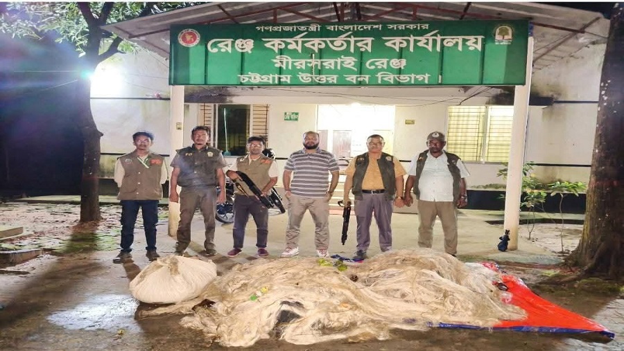 মহামায়া লেকে মাছ চুরি ঠেকাতে অভিযান, ২ হাজার মিটার জাল জব্দ