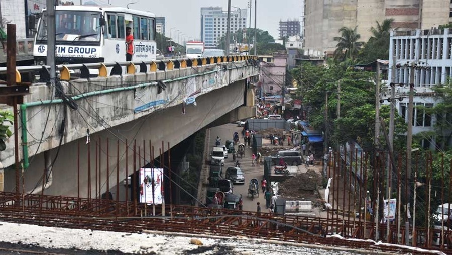 র্যাম্প নির্মাণকাজে নগরবাসীর ক্ষোভ