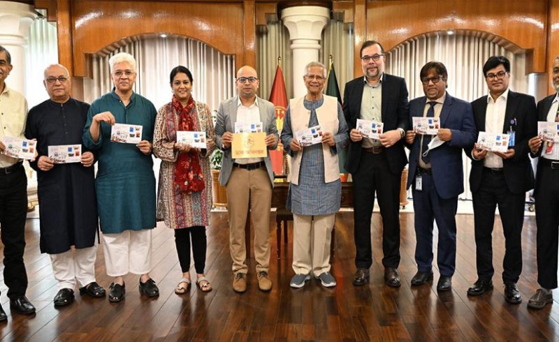 গণ-অভ্যুত্থান দিবসে স্মারক ডাকটিকিট অবমুক্ত করলেন প্রধান উপদেষ্টা