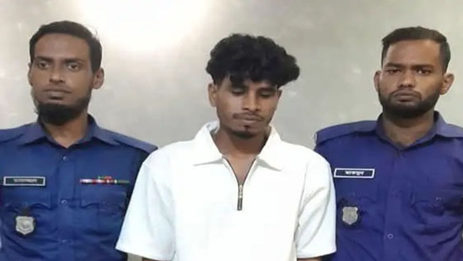 মাদ্রাসার সামনে অশ্লীল অঙ্গভঙ্গি করা সে যুবক আরিয়ান ধরা
