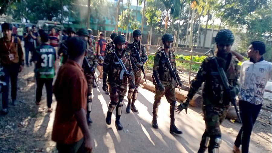 চট্টগ্রাম বিশ্ববিদ্যালয়ে থমথমে অবস্থা, ক্লাস-পরীক্ষা বন্ধ